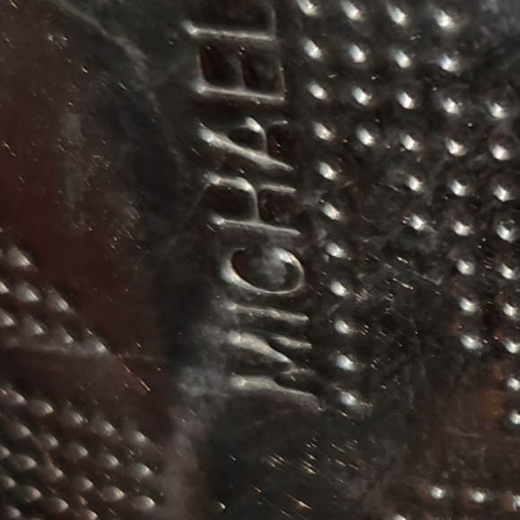 Michael Kors Metallic bag. - Picture 2 of 7